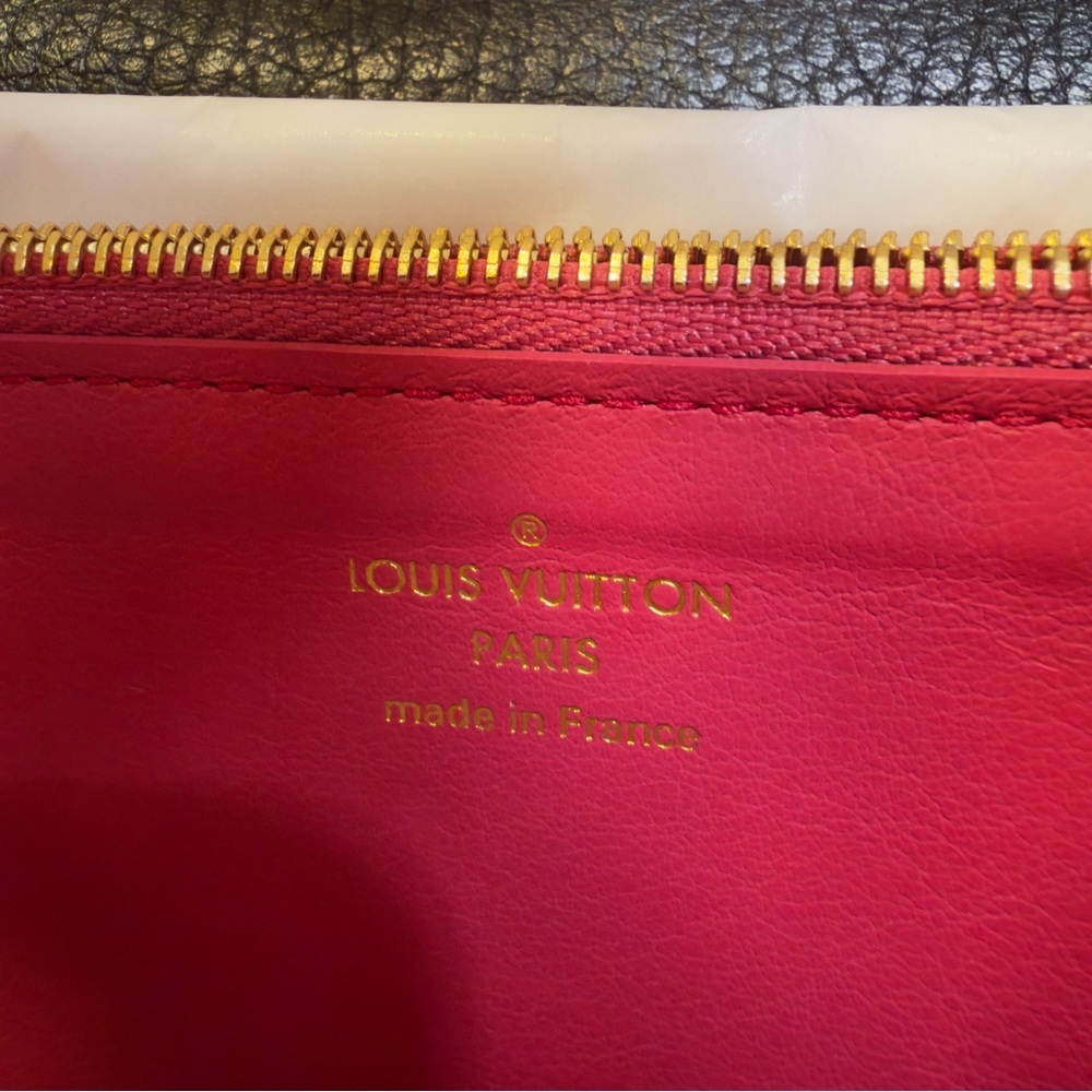 LOUIS VUITTON Capucines Taurillon Black Pink Leather Gold LV Buckle Large Wallet - Picture 10 of 16